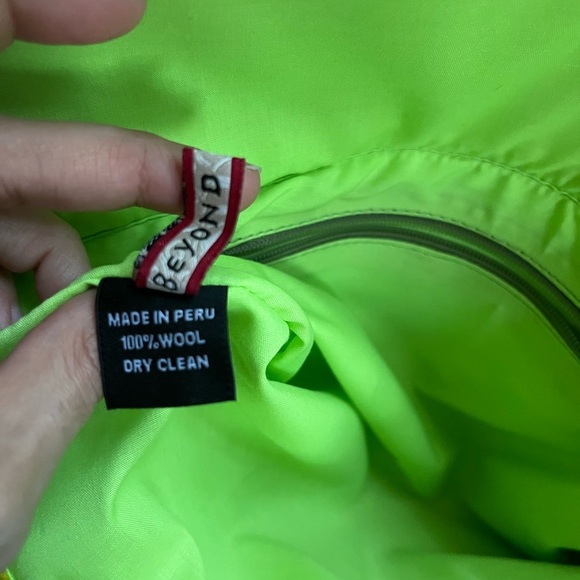 Beyond Threads - Buttercup Embroidered Wool Handbag - Picture 14 of 15